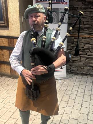 A sole bagpiper entertains the crowd the Lexington Democratic Club, which drew a slew of heavy hittle politicos to a pre-parade breakfast at Stout on E. 41st St.