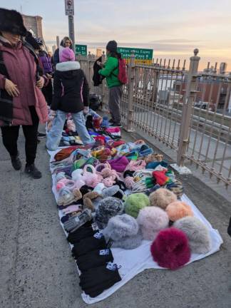 Dozens of Illegal Vendors— &amp; One Giant Ape—Reclaim Brooklyn Bridge from City