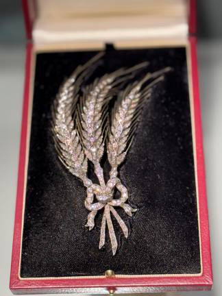 Triple wheat sheaf brooch, diamonds set in silver and gold. English, ca. 1860. Sheafs are detachable to enable separate wear.