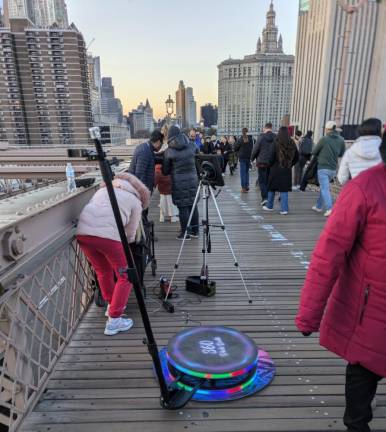 Dozens of Illegal Vendors— &amp; One Giant Ape—Reclaim Brooklyn Bridge from City