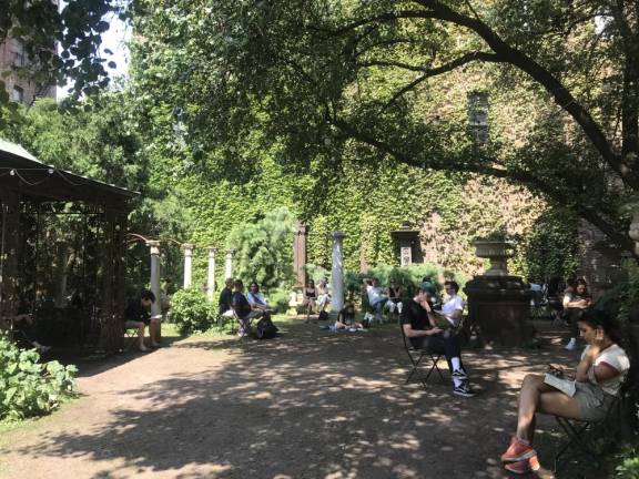 It’s a common sight to see people relaxing under the tree shades at the Elizabeth Street Garden located at Elizabeth St on the northern fringes of Little Italy. Unfortunately, the garden faces eviction on September 10, as the city plans to build 123 affordable housing units for seniors.