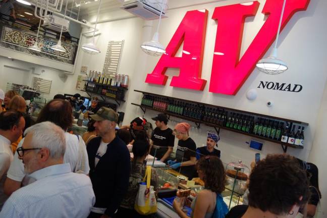 A crowded first day at the shop for the famed Italian sandwich maker all’antico Vinaio, which recently opened its first branch in the Chelsea/Nomad neighborhood.