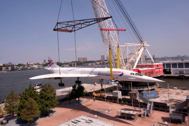 Concorde Airborne Again Briefly...Lifts Off Intrepid On Way to Rehab in ...