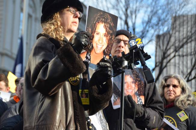 Judy Kottick spoke of her daughter, Ella Bandes, who was killed by a bus in 2013. Photo by Daniel Fitzsimmons